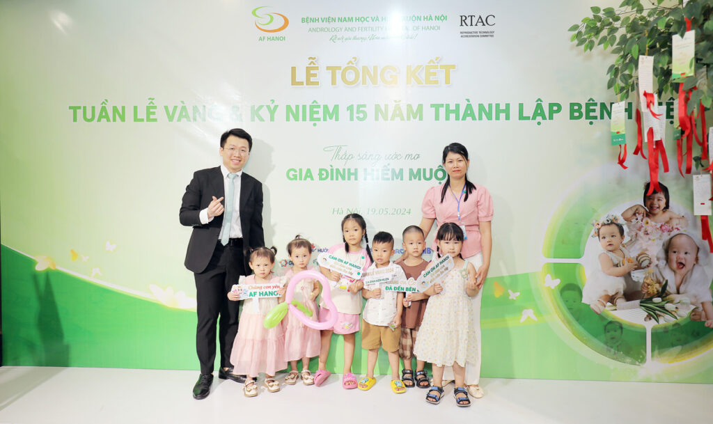 Bscki Nguyễn Thành Trung, Trưởng Khoa Khám Bệnh Chụp ảnh Kỷ Niệm Cùng Gia đình Ivf Thành Công