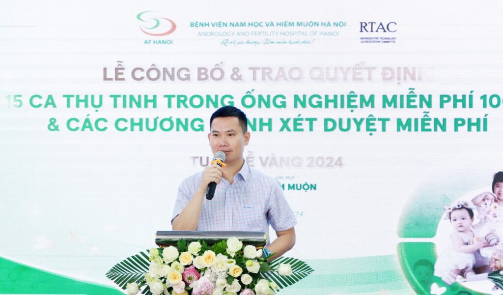 Bscki Phạm Văn Hưởng, Phó Giám đốc Chuyên Môn Bệnh Viện đọc Quyết định Trao 15 Ca Miễn Phí Kỹ Thuật Thụ Tinh Trong ống Nghiệm Ivf