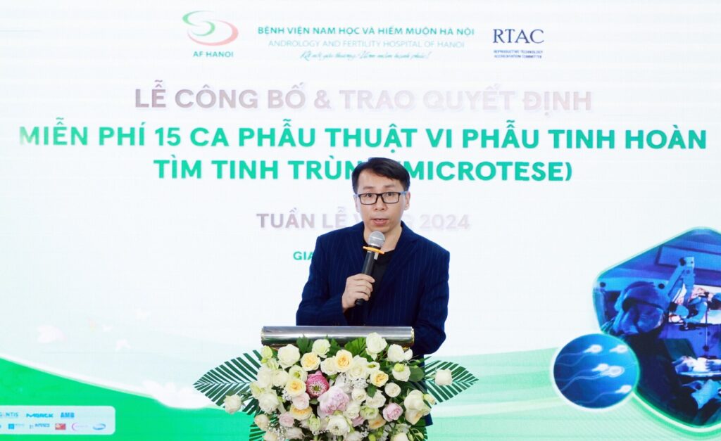 Ths.bs Đinh Hữu Việt Trưởng Khoa Nam Học đọc Quyết định Trao 20 Ca Miễn Phí Phẫu Thuật Vi Phẫu Tinh Hoàn Tìm Tinh Trùng Micro Tese