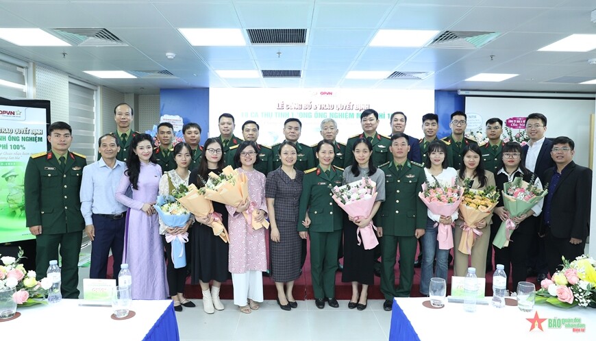 Ban Tổ Chức Chương Trình Và Các Gia đình Quân Nhân Hiếm Muộn Trong Danh Sách đón Nhận 100% Miễn Phí Làm Ivf Năm 2023