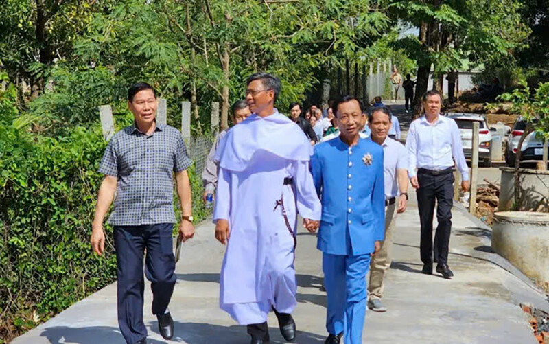 Đoàn Công Tác Bệnh Viện Cùng Hiệp Sĩ Đại Thánh Giá Gioan Baotixita Lê Đức Thịnh (5)