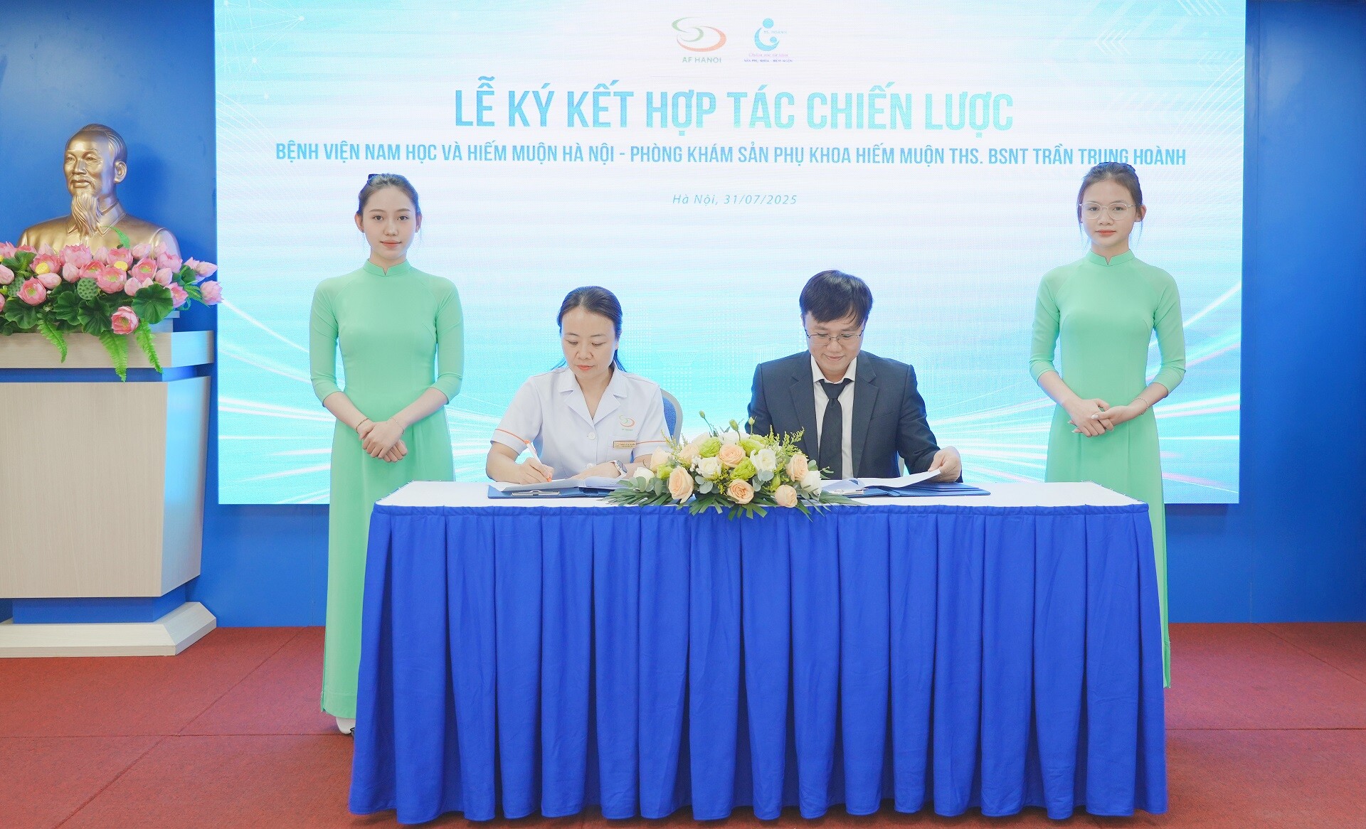 Đại Diện Bệnh Viện, Ths Bs Lê Thị Thu Hiền Và Bsnt Trần Trung Hoành Ký Kết Hợp Tác 1