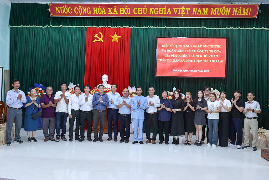 Hiệp Sĩ Đại Thánh Giá Lê Đức Thịnh Và đoàn Công Tác
