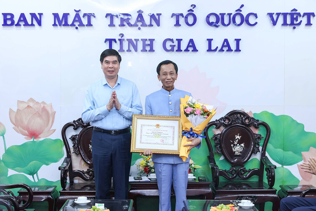 Ubnd Tỉnh Gia Lai Trao Tặng Bằng Khen Cho Hiệp Sĩ Đại Thánh Giá Lê Đức Thịnh