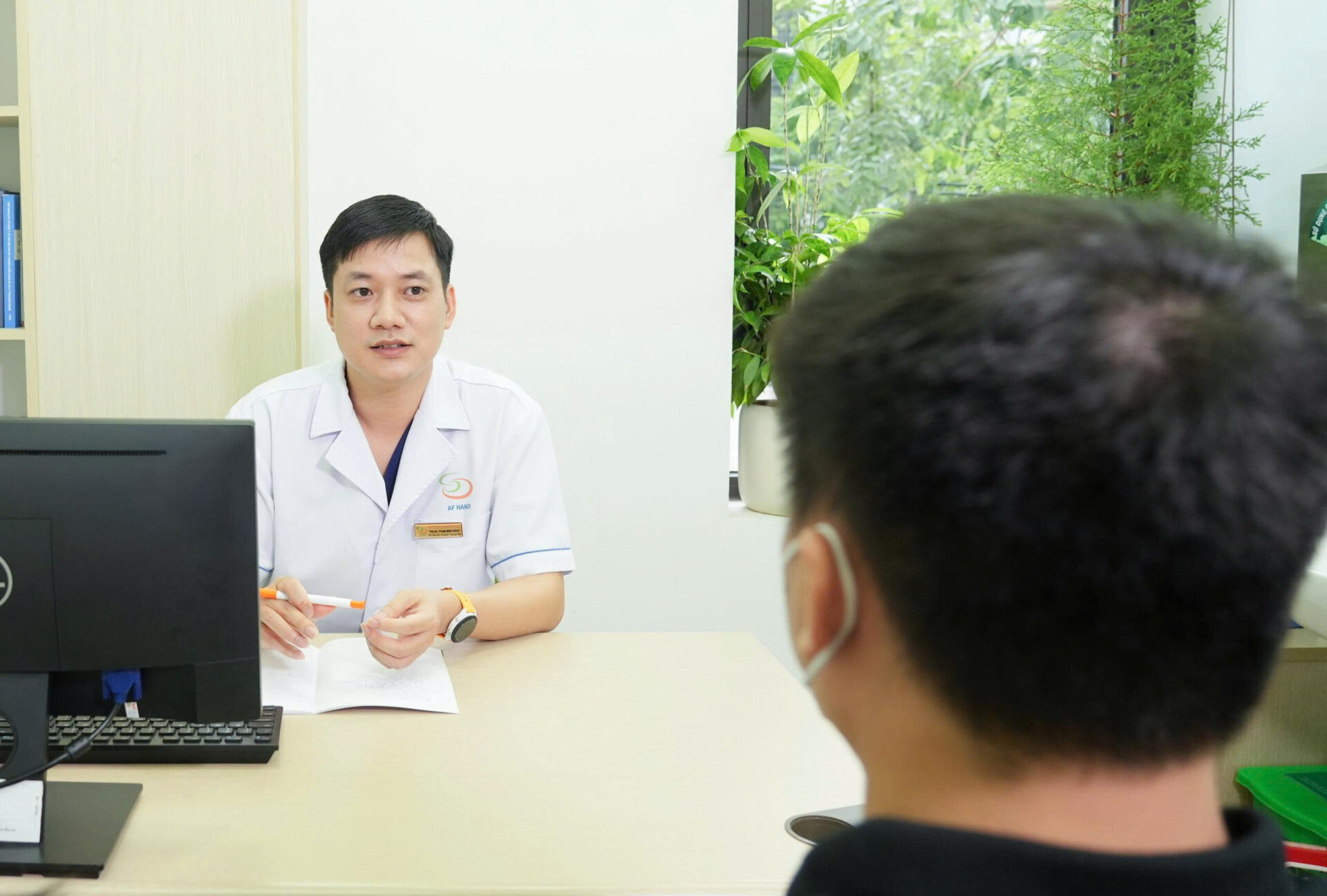 Ths.bs Phạm Minh Ngọc Thăm Khám, Tư Vấn Cho Bệnh Nhân