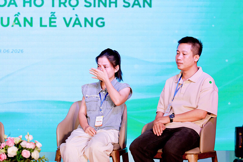 Chị Thuỷ Không Giấu Nổi Những Giọt Nước Mắt Vì Xúc động