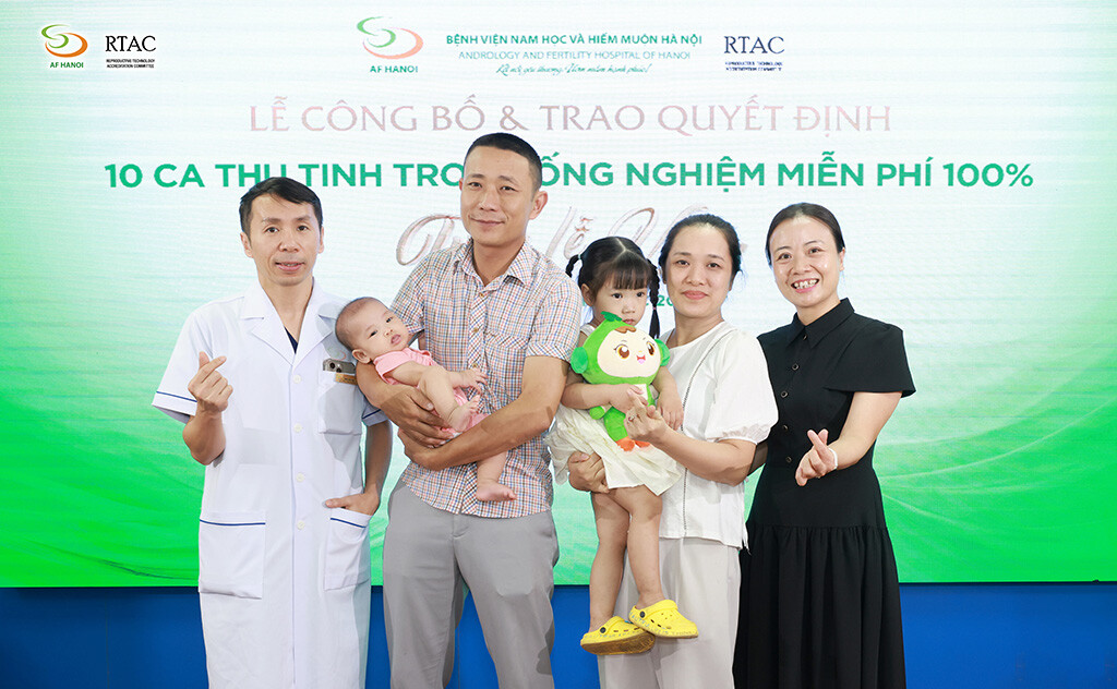 Gia đình Chị Trang Chia Sẻ Niềm Vui đón Con Cùng Các Bác Sĩ