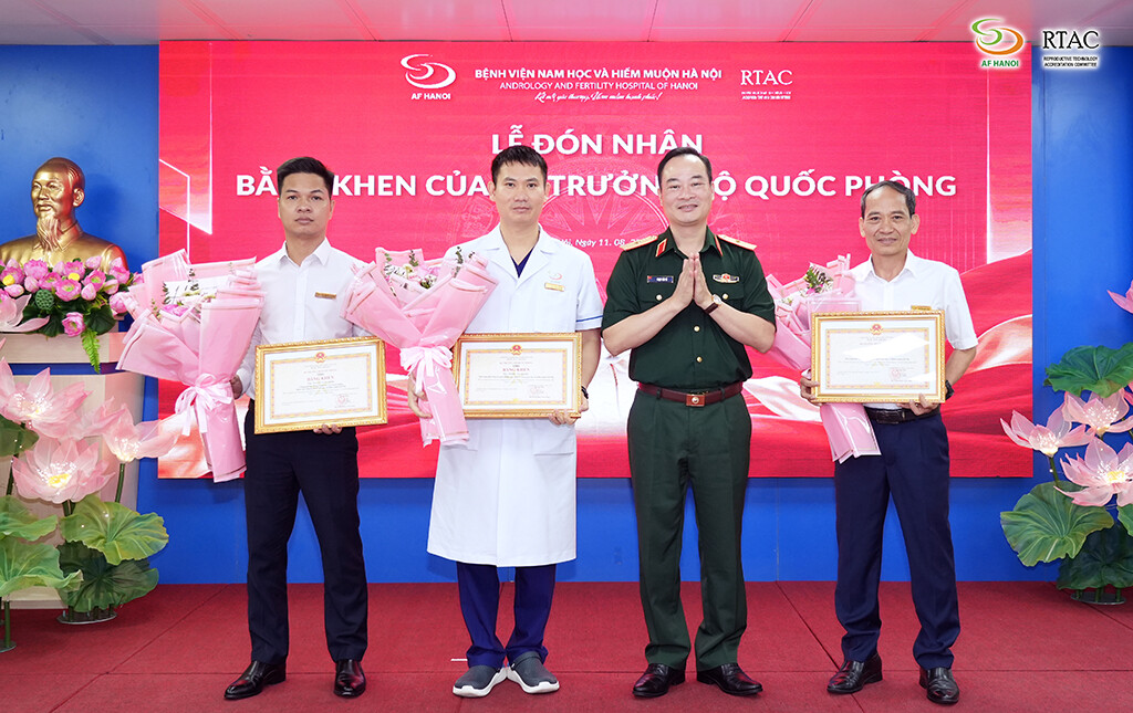 Vinh Dự Đón Nhận Bằng Khen Của Bộ Trưởng Bộ Quốc Phòng (10)