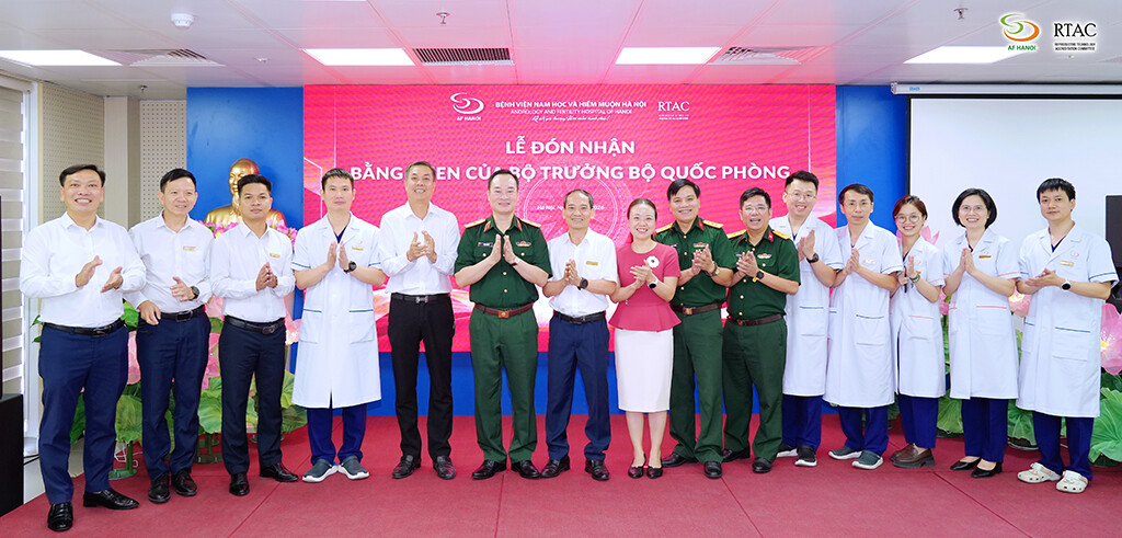 Vinh Dự Đón Nhận Bằng Khen Của Bộ Trưởng Bộ Quốc Phòng (21)